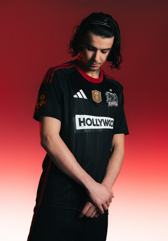 Maillot officiel saison 2026 Karasu.